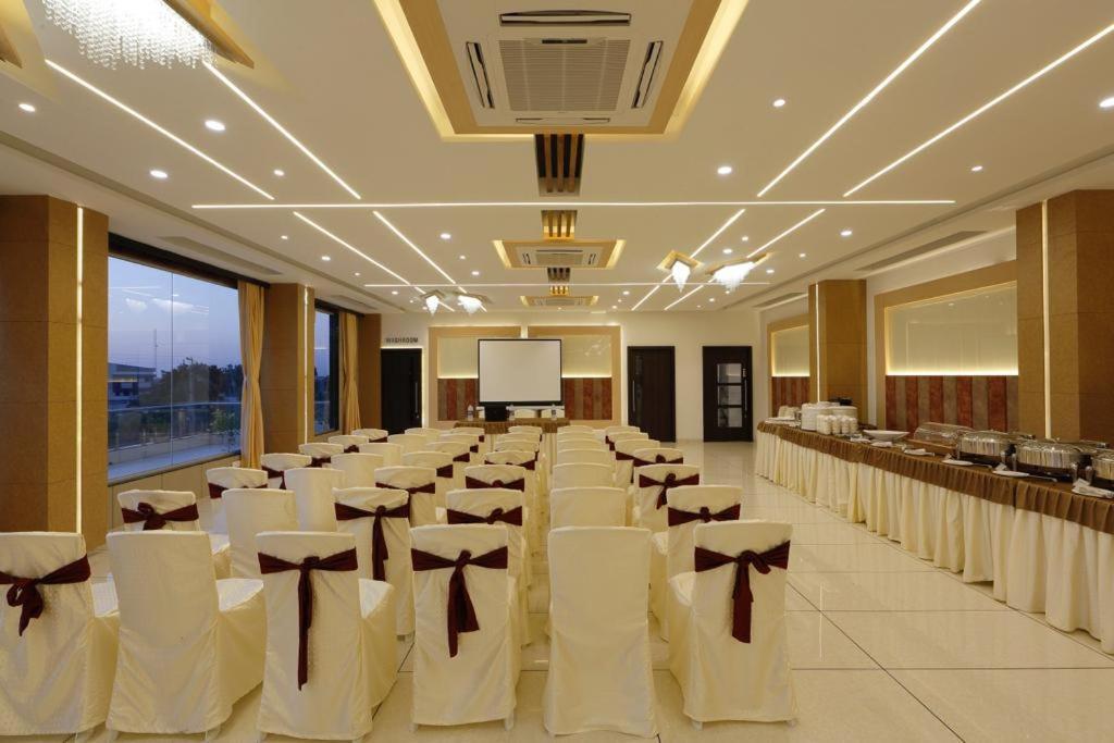 Hotel Decent Unjha Εξωτερικό φωτογραφία