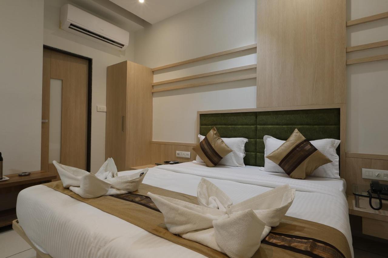 Hotel Decent Unjha Εξωτερικό φωτογραφία